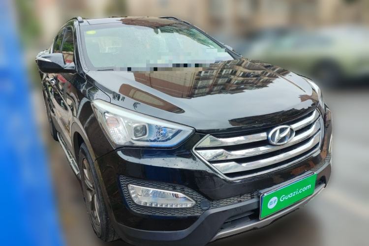 Used Hyundai Santa Fe 2013 2.4L Automatic Two-Wheel Drive Smart Version Front Right 45 Deg