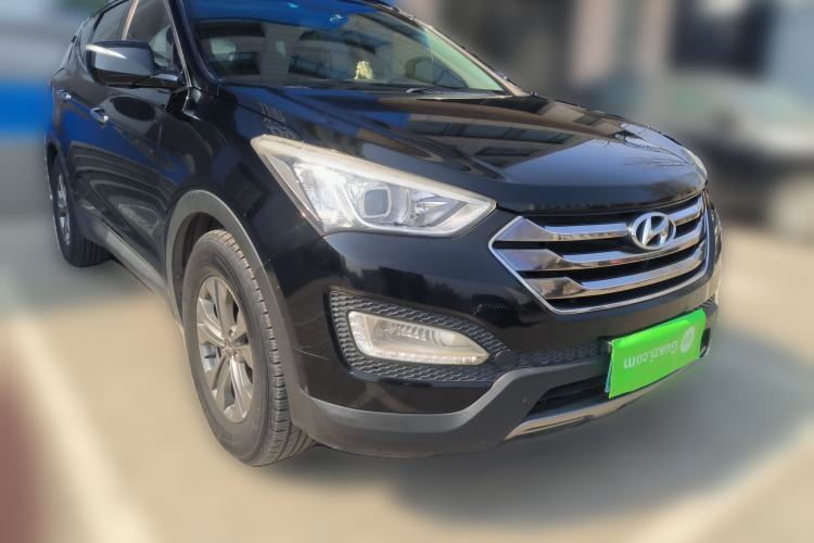 Used Hyundai Santa Fe 2013 2.4L Automatic Two-Wheel Drive Smart Version Front Right 45 Deg