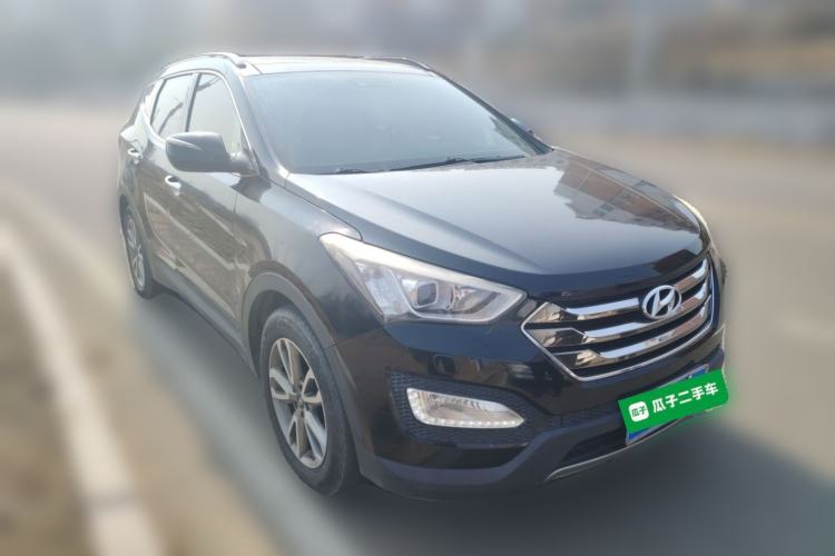 Used Hyundai Santa Fe 2013 Revised Version 2.4L Automatic All-Wheel Drive Luxury Trim Front Right 45 Deg