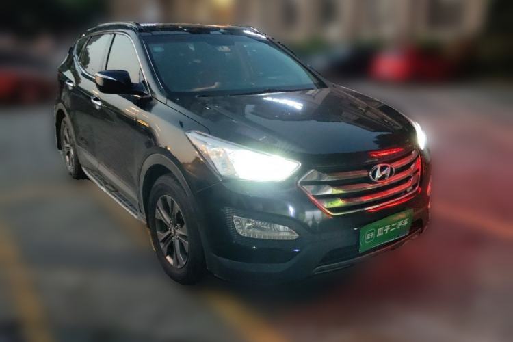 Used Hyundai Santa Fe 2013 2.4L Automatic Two-Wheel Drive Smart Version Front Right 45 Deg