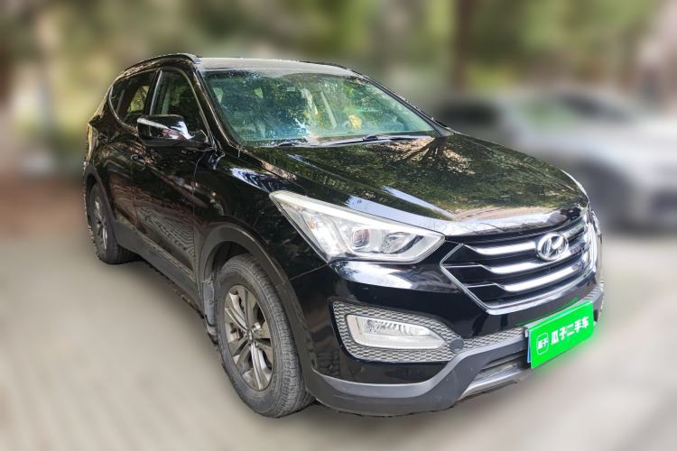 Used Hyundai Santa Fe 2013 2.4L Automatic 2WD Comfort Edition Front Right 45 Deg
