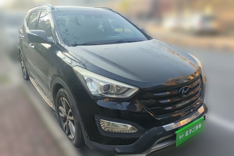 Used Hyundai Santa Fe 2013 2.0T Automatic All-Wheel Drive Top Trim Front Right 45 Deg