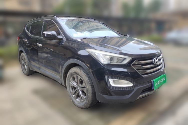 Used Hyundai Santa Fe 2013 2.4L Automatic Two-Wheel Drive Smart Version Front Right 45 Deg