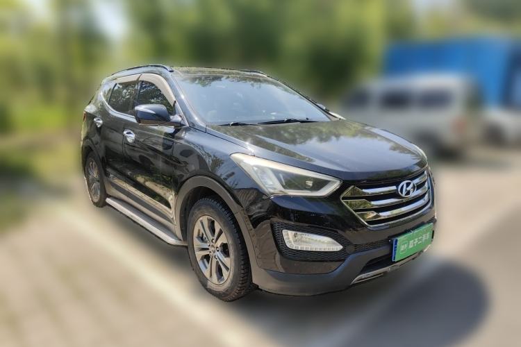 Used Hyundai Santa Fe 2013 2.4L Automatic Two-Wheel Drive Smart Version Front Right 45 Deg