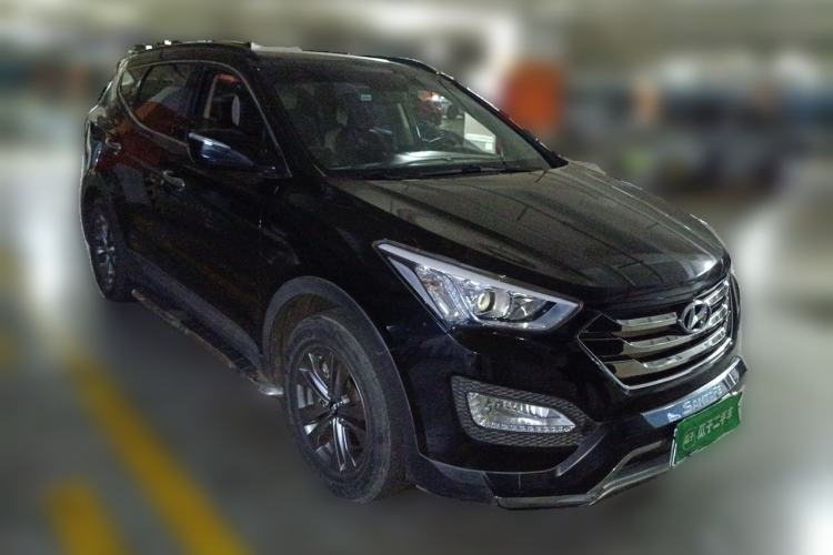 Used Hyundai Santa Fe 2013 2.4L Automatic Two-Wheel Drive Smart Version Front Right 45 Deg