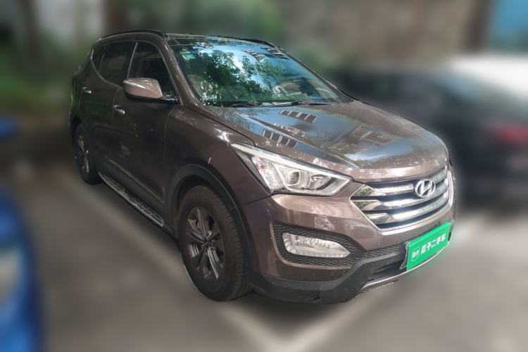 Used Hyundai Santa Fe 2013 2.4L Automatic Two-Wheel Drive Smart Version Front Right 45 Deg