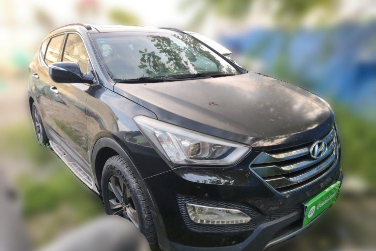 Used Hyundai Santa Fe 2013 2.4L Automatic Two-Wheel Drive Smart Version Front Right 45 Deg