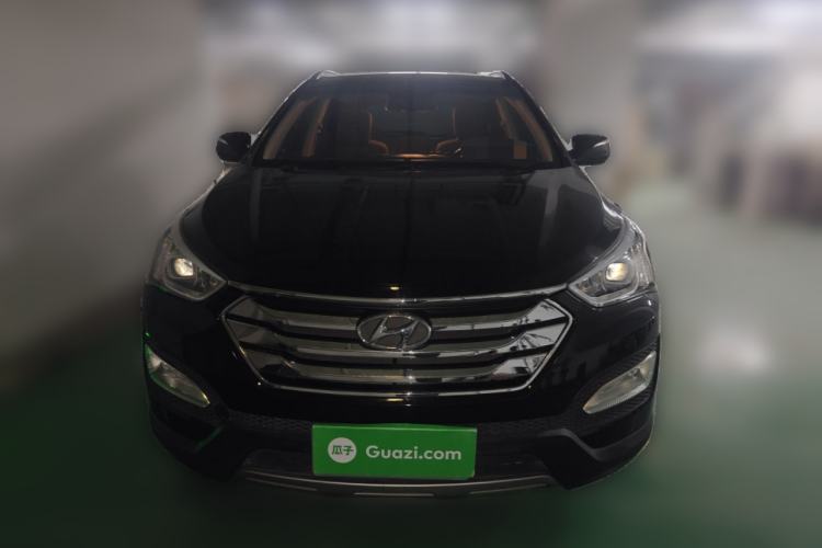 Used Hyundai Santa Fe 2013 2.4L Manual Two-Wheel Drive Comfort Version Front