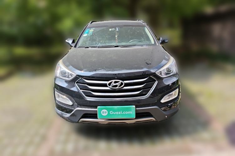 Used Hyundai Santa Fe 2013 2.4L Manual Two-Wheel Drive Comfort Version Front