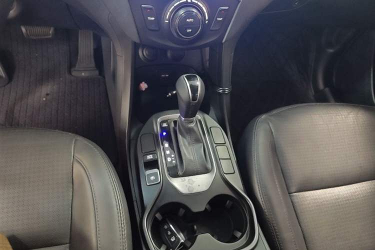 Used Hyundai Santa Fe 2013 2.4L Automatic Two-Wheel Drive Smart Version Gear Lever