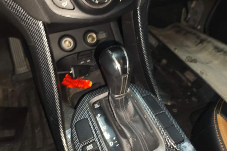 Used Hyundai Santa Fe 2013 2.4L Automatic 4x4 Comfort Edition Gear Lever