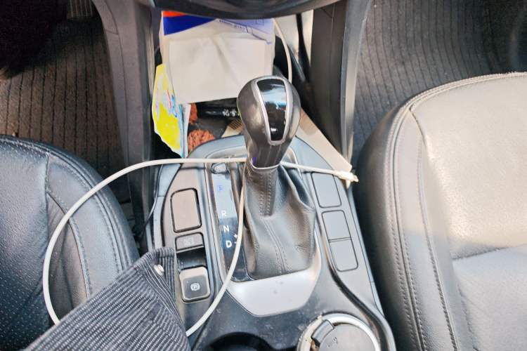 Used Hyundai Santa Fe 2013 2.4L Automatic 2WD Comfort Edition Gear Lever