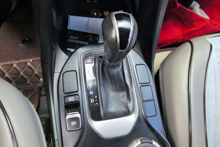 Used Hyundai Santa Fe 2013 2.4L Automatic 4x4 Comfort Edition Gear Lever
