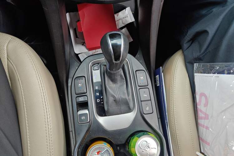 Used Hyundai Santa Fe 2013 2.0T Automatic All-Wheel Drive Top Trim Gear Lever