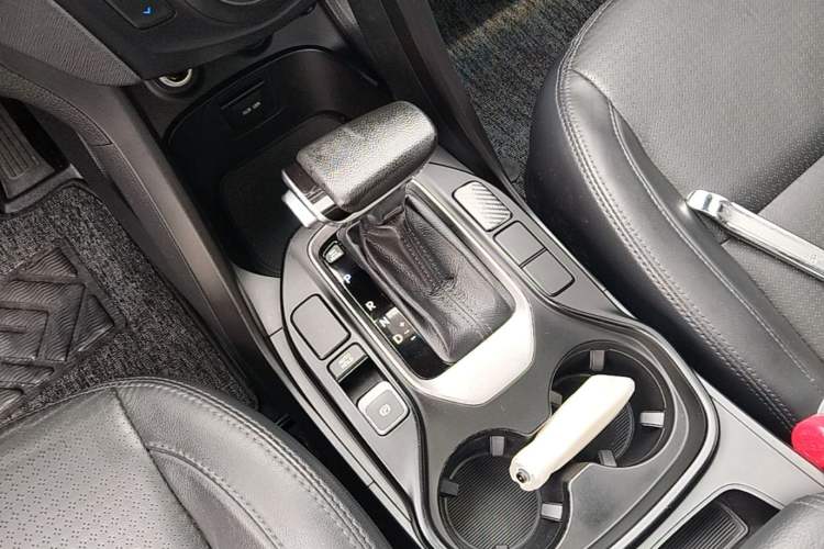 Used Hyundai Santa Fe 2013 2.4L Automatic Two-Wheel Drive Smart Version Gear Lever