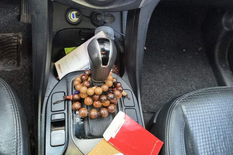 Used Hyundai Santa Fe 2013 2.4L Automatic Two-Wheel Drive Smart Version Gear Lever