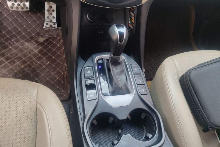 Used Hyundai Santa Fe 2013 2.4L Automatic Two-Wheel Drive Smart Version Gear Lever