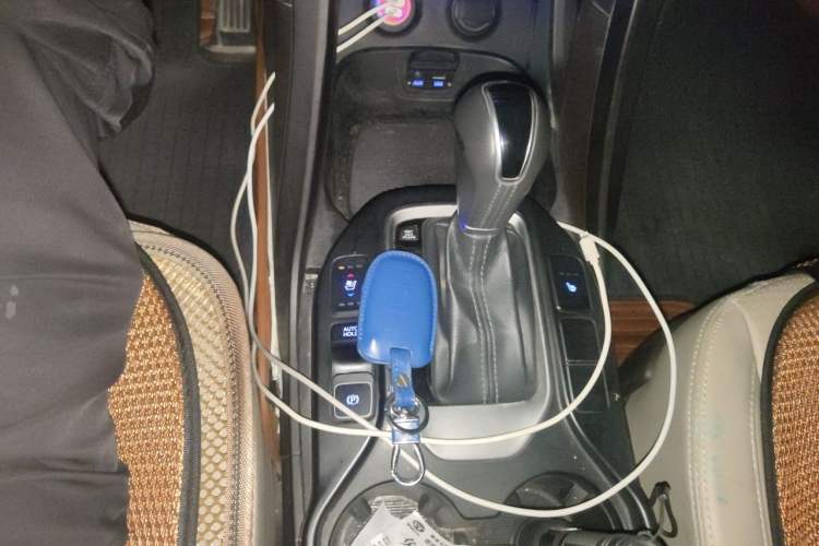 Used Hyundai Santa Fe 2013 Revised Version 2.0T Automatic All-Wheel Drive Prestige Edition Gear Lever
