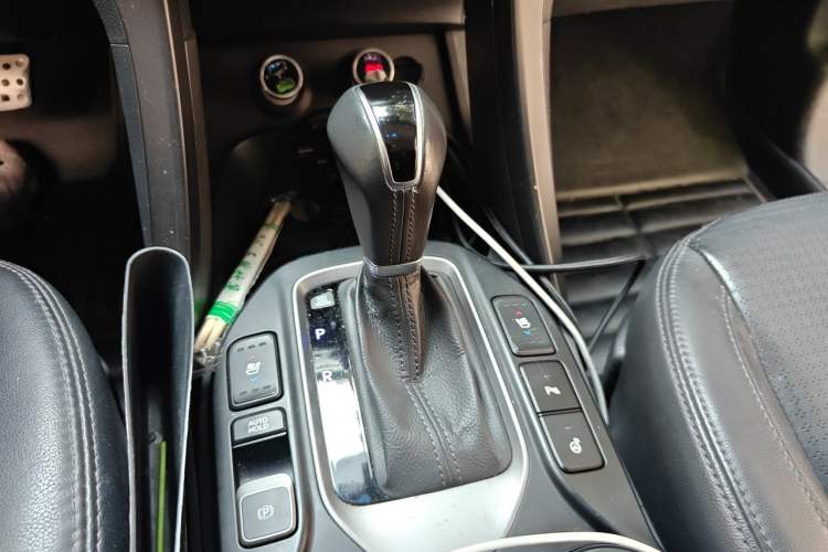 Used Hyundai Santa Fe 2013 Revised Version 2.0T Automatic All-Wheel Drive Top-Tier Trim Gear Lever
