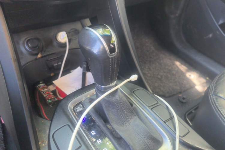 Used Hyundai Santa Fe 2013 2.4L Automatic Two-Wheel Drive Smart Version Gear Lever