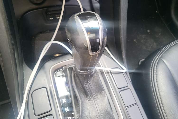 Used Hyundai Santa Fe 2013 2.4L Automatic 2WD Comfort Edition Gear Lever