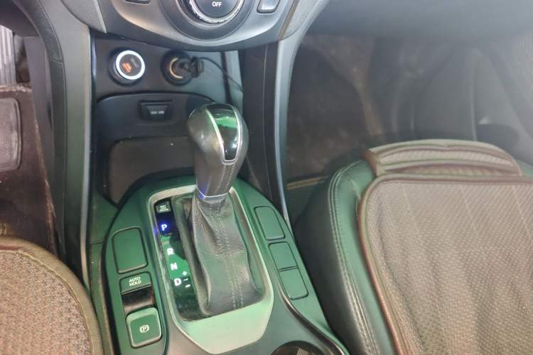 Used Hyundai Santa Fe 2013 2.4L Automatic Two-Wheel Drive Smart Version Gear Lever