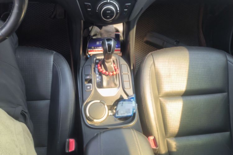 Used Hyundai Santa Fe 2013 2.4L Automatic Two-Wheel Drive Smart Version Gear Lever
