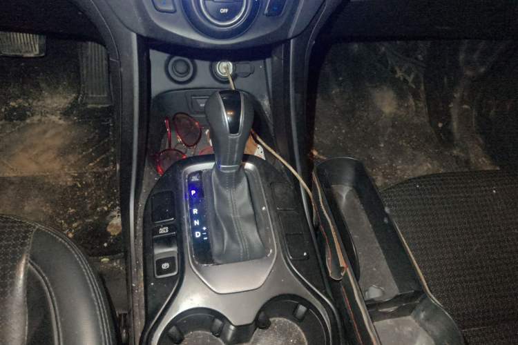 Used Hyundai Santa Fe 2013 2.4L Automatic 2WD Comfort Edition Gear Lever