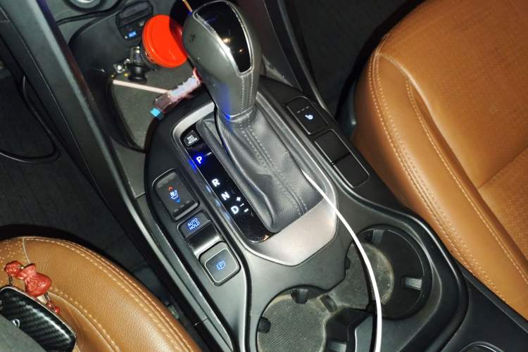 Used Hyundai Santa Fe 2013 Revised Version 2.4L Automatic All-Wheel Drive Luxury Trim Gear Lever