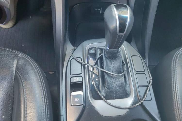 Used Hyundai Santa Fe 2013 2.4L Automatic 4x4 Smart Version Gear Lever