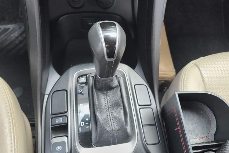 Used Hyundai Santa Fe 2013 2.4L Automatic 4x4 Smart Version Gear Lever