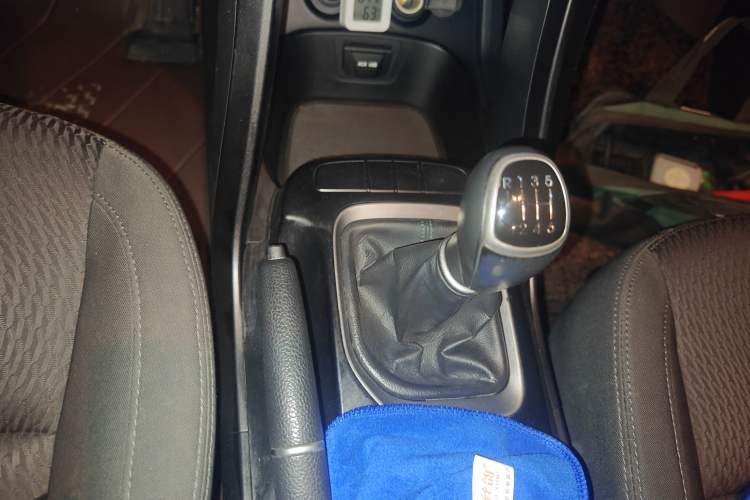 Used Hyundai Santa Fe 2013 2.4L Manual Two-Wheel Drive Comfort Version Gear Lever