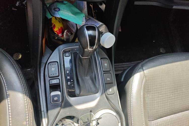 Used Hyundai Santa Fe 2013 2.0T Automatic All-Wheel Drive Top Trim Gear Lever