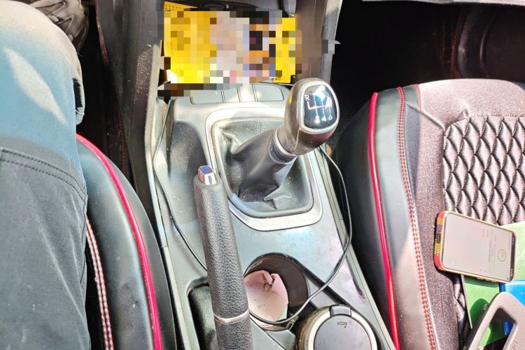 Used Hyundai Santa Fe 2013 2.4L Manual Two-Wheel Drive Comfort Version Gear Lever