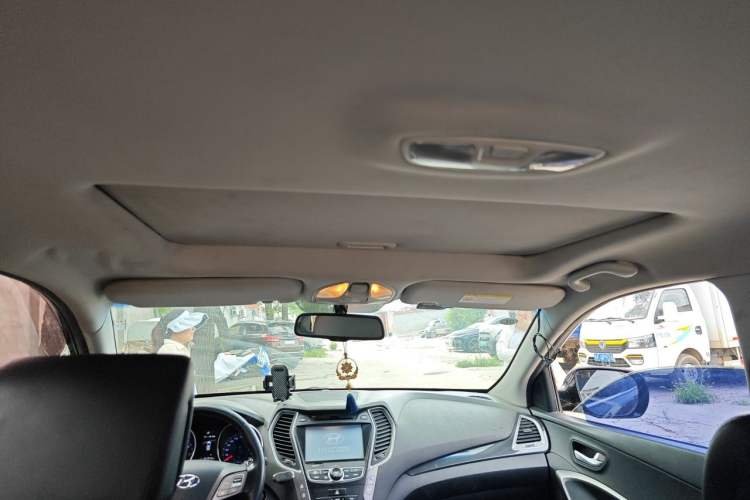 Used Hyundai Santa Fe 2013 Revised Version 2.4L Automatic All-Wheel Drive Smart Type Headliner