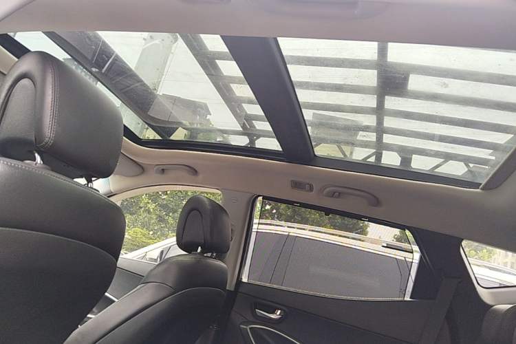 Used Hyundai Santa Fe 2013 2.4L Automatic Two-Wheel Drive Smart Version Headliner
