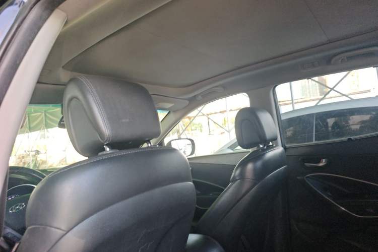 Used Hyundai Santa Fe 2013 2.4L Automatic Two-Wheel Drive Smart Version Headliner