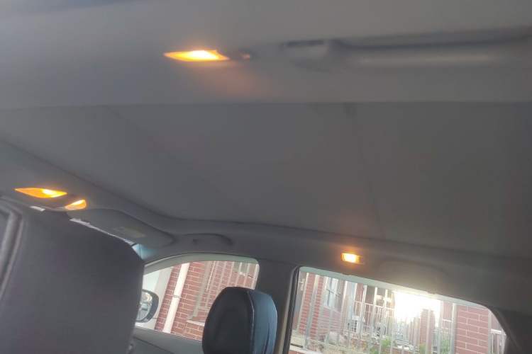 Used Hyundai Santa Fe 2013 2.4L Automatic Two-Wheel Drive Smart Version Headliner