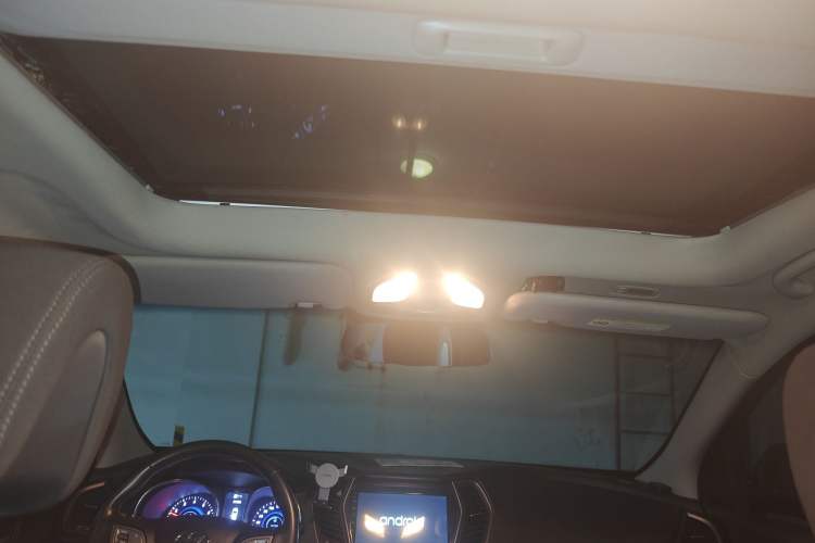 Used Hyundai Santa Fe 2013 2.4L Manual Two-Wheel Drive Comfort Version Headliner
