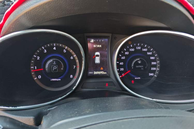 Used Hyundai Santa Fe 2013 2.0T Automatic All-Wheel Drive Top Trim Instrument Cluster