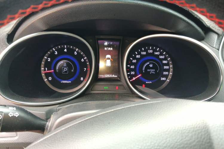 Used Hyundai Santa Fe 2013 2.4L Automatic 4x4 Smart Version Instrument Cluster