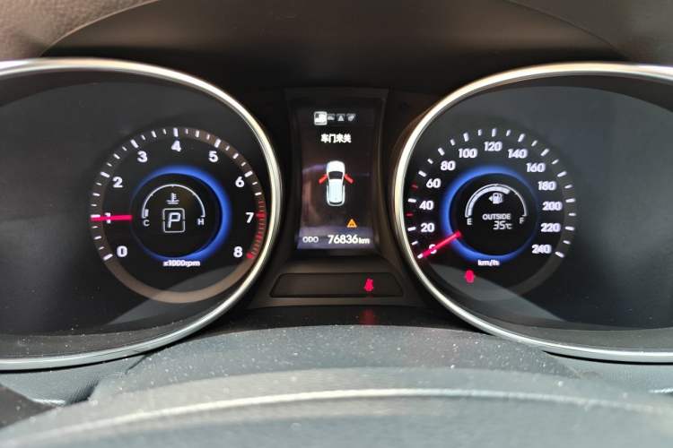 Used Hyundai Santa Fe 2013 Revised Version 2.0T Automatic All-Wheel Drive Top-Tier Trim Instrument Cluster