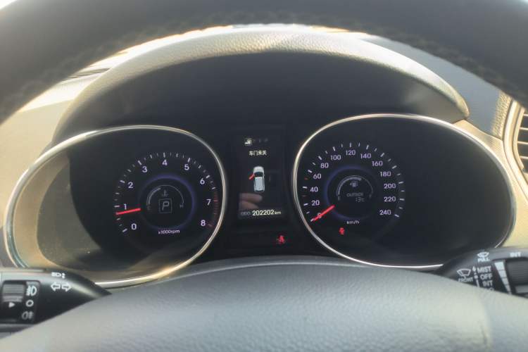 Used Hyundai Santa Fe 2013 2.4L Automatic Two-Wheel Drive Smart Version Instrument Cluster