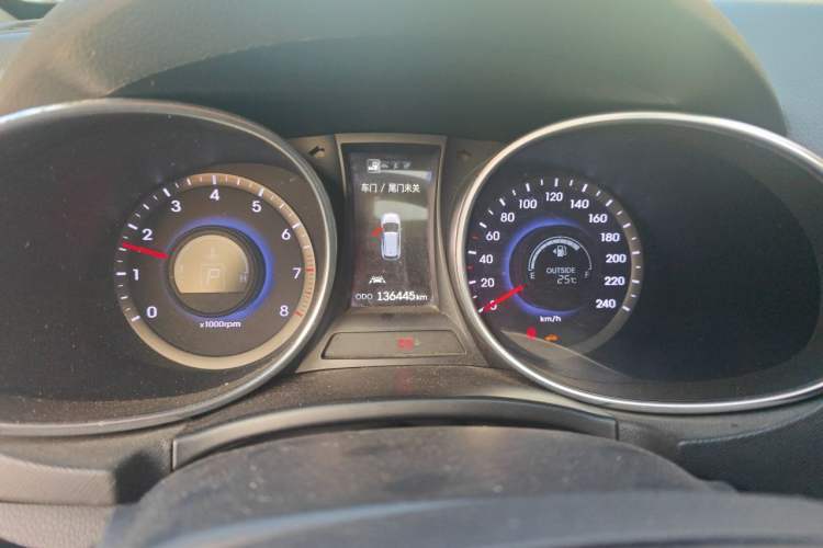 Used Hyundai Santa Fe 2013 2.0T Automatic All-Wheel Drive Top Trim Instrument Cluster
