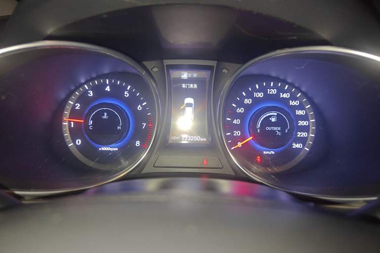 Used Hyundai Santa Fe 2013 2.4L Manual Two-Wheel Drive Comfort Version Instrument Cluster