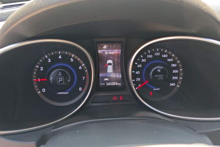 Used Hyundai Santa Fe 2013 2.0T Automatic All-Wheel Drive Top Trim Instrument Cluster
