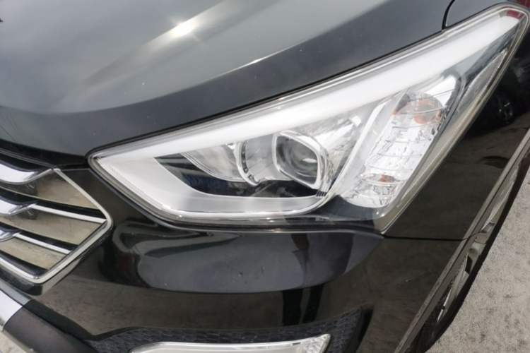Used Hyundai Santa Fe 2013 Revised Version 2.4L Automatic All-Wheel Drive Smart Type Left Front Headlight