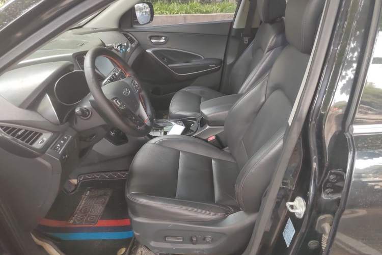Used Hyundai Santa Fe 2013 2.4L Automatic Two-Wheel Drive Smart Version Left Front Seat