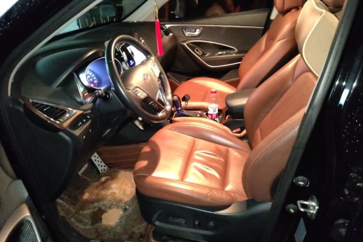 Used Hyundai Santa Fe 2013 Revised Version 2.4L Automatic All-Wheel Drive Luxury Trim Left Front Seat