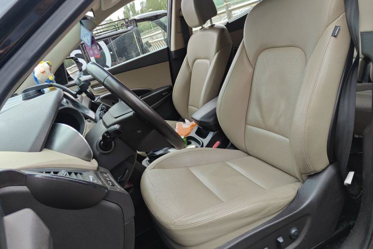 Used Hyundai Santa Fe 2013 2.0T Automatic All-Wheel Drive Top Trim Left Front Seat